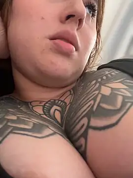 Snapshot of ValerieHilton chatting on 09/29/25, 10:03 ValerieHilton online show from 09/29/25, 10:03