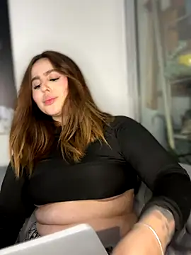 Snapshot of ValerieHilton chatting on 10/19/25, 12:44 ValerieHilton online show from 10/19/25, 12:44