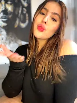 Snapshot of ValerieHilton chatting on 10/19/25, 07:03 ValerieHilton online show from 10/19/25, 07:03