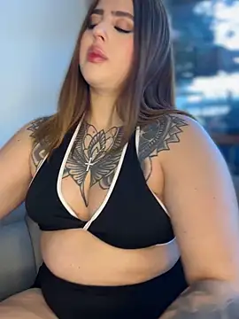 Snapshot of ValerieHilton chatting on 10/25/25, 09:42 ValerieHilton online show from 10/25/25, 09:42