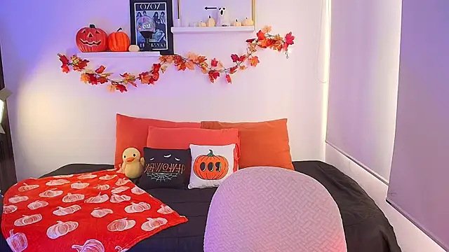 Snapshot of lilyy_evanss chatting on 10/29/25, 09:49 lilyy evanss online show from 10/29/25, 09:49