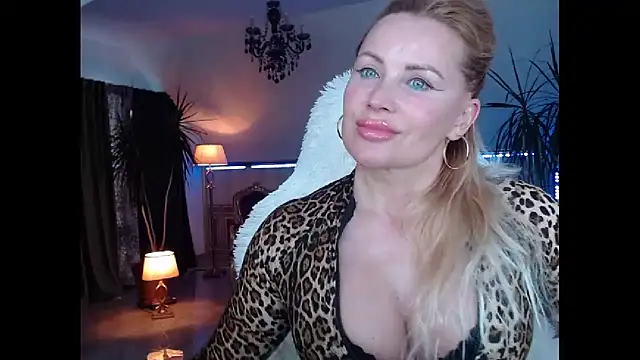 Snapshot of eyesangel22 chatting on 12/27/24, 01:07 eyesangel22 online show from 12/27/24, 01:07