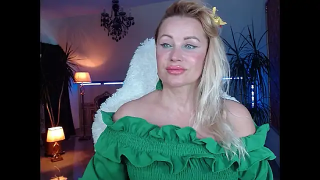 Snapshot of eyesangel22 chatting on 12/28/24, 01:17 eyesangel22 online show from 12/28/24, 01:17