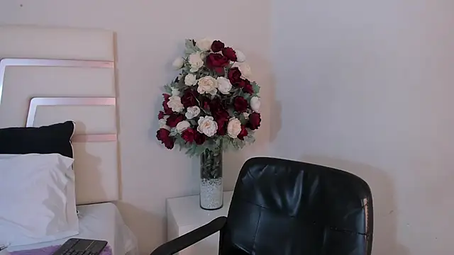 Snapshot of CamilaSofiia chatting on 01/22/25, 11:32 CamilaSofiia online show from 01/22/25, 11:32