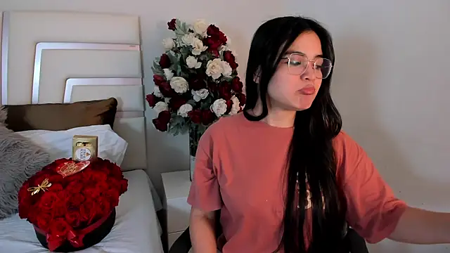 Snapshot of CamilaSofiia chatting on 02/18/25, 07:41 CamilaSofiia online show from 02/18/25, 07:41