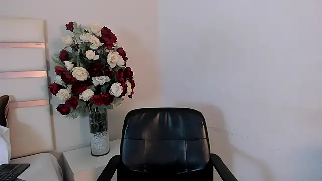 Snapshot of CamilaSofiia chatting on 03/12/25, 10:39 CamilaSofiia online show from 03/12/25, 10:39