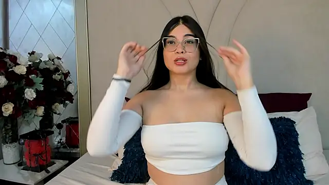 Snapshot of CamilaSofiia chatting on 11/10/25, 08:08 CamilaSofiia online show from 11/10/25, 08:08