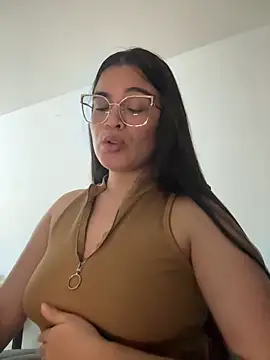 Snapshot of CamilaSofiia chatting on 12/16/25, 02:49 CamilaSofiia online show from 12/16/25, 02:49