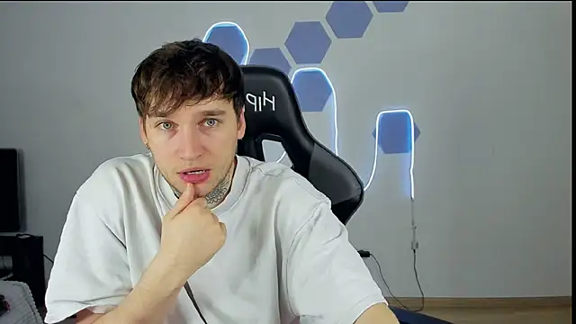 Snapshot of Chris_Tyson chatting on 12/03/24, 06:28 Chris Tyson online show from 12/03/24, 06:28