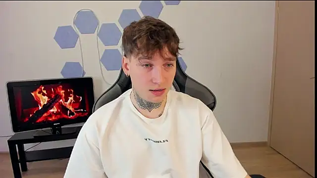 Snapshot of Chris_Tyson chatting on 01/04/25, 10:16 Chris Tyson online show from 01/04/25, 10:16