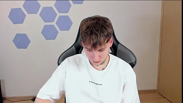 Snapshot of Chris_Tyson chatting on 01/06/25, 05:49 Chris Tyson online show from 01/06/25, 05:49