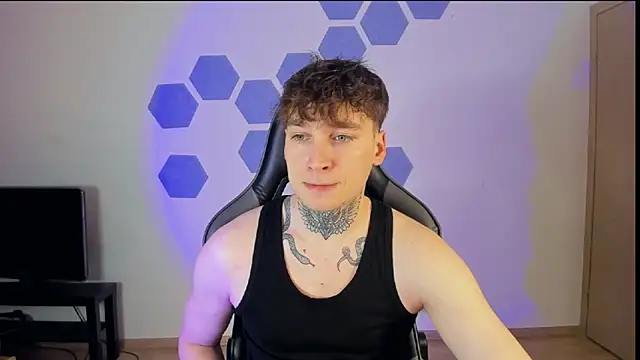 Snapshot of Chris_Tyson chatting on 03/04/25, 04:27 Chris Tyson online show from 03/04/25, 04:27