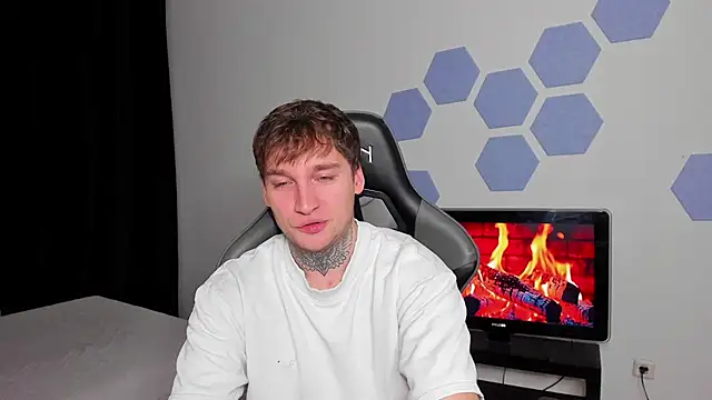 Snapshot of Chris_Tyson chatting on 10/13/25, 04:07 Chris Tyson online show from 10/13/25, 04:07