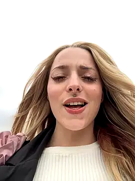 LoraaDoll online show from 09/15/25, 03:01