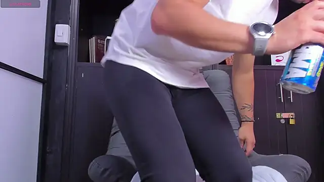 EdwardRoss  online show from 02/19/25, 08:31