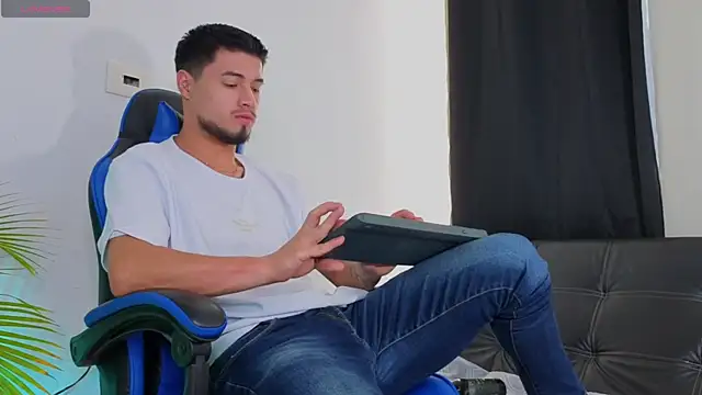 EdwardRoss  online show from 11/11/25, 07:25