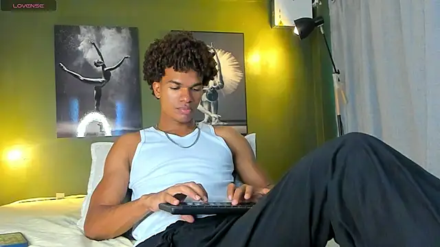 Snapshot of bigxx0 chatting on 12/15/24, 08:58 bigxx0 online show from 12/15/24, 08:58