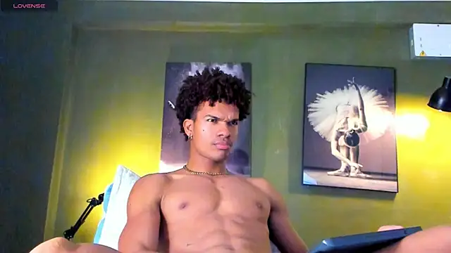 Snapshot of bigxx0 chatting on 03/06/25, 01:37 bigxx0 online show from 03/06/25, 01:37