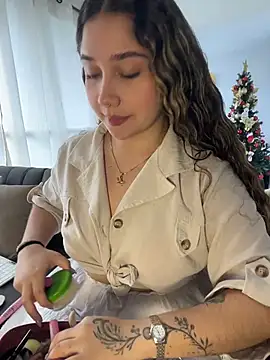 Cherryyquen online show from 12/04/25, 04:27