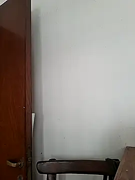 Snapshot of LYZBORNHD chatting on 01/14/25, 01:17 LYZBORNHD online show from 01/14/25, 01:17