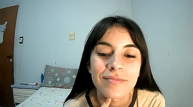 Snapshot of melodybar27 chatting on 02/03/25, 11:20 melodybar27 online show from 02/03/25, 11:20