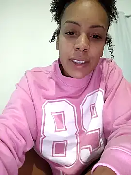 Julia Pretinha online show from 01/04/25, 03:07