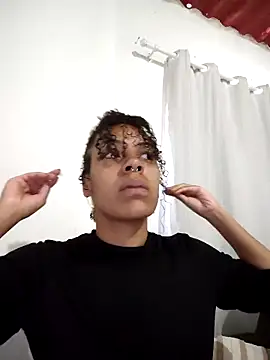 Julia Pretinha online show from 10/21/25, 12:17