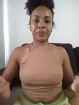 Julia Pretinha online show from 12/19/25, 01:07