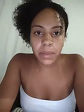 Julia Pretinha online show from 02/05/26, 01:10