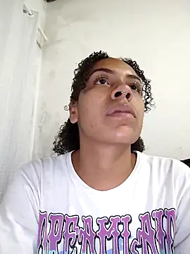 Julia Pretinha online show from 04/06/26, 12:41