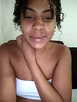 Julia Pretinha online show from 04/25/26, 12:46