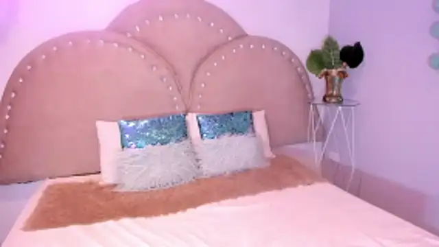 Miia Thompsonn online show from 03/23/26, 10:25