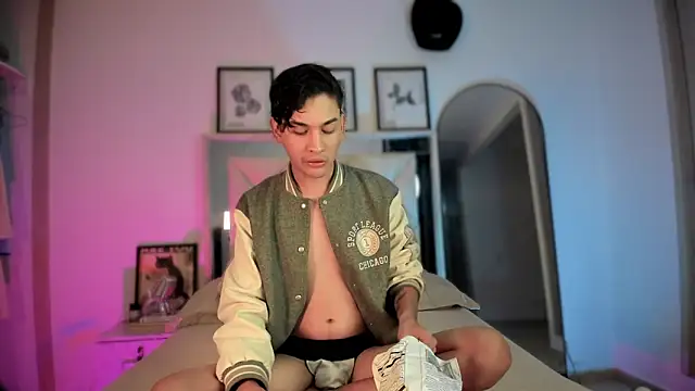 Adriien19 online show from 12/03/25, 11:36