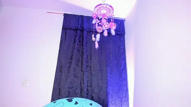 AmyStevenss online show from 11/20/25, 04:01