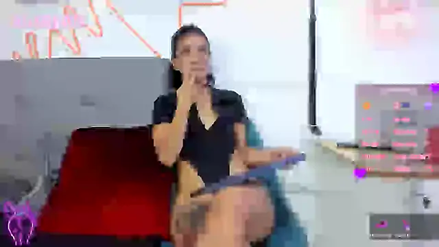 Snapshot of alissonandamy chatting on 02/13/25, 12:21 alissonandamy online show from 02/13/25, 12:21
