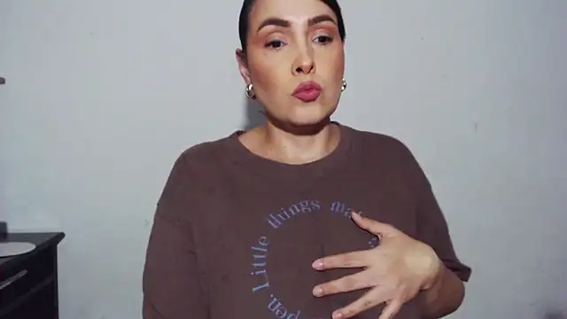 Miss Agatha online show from 10/30/25, 02:24