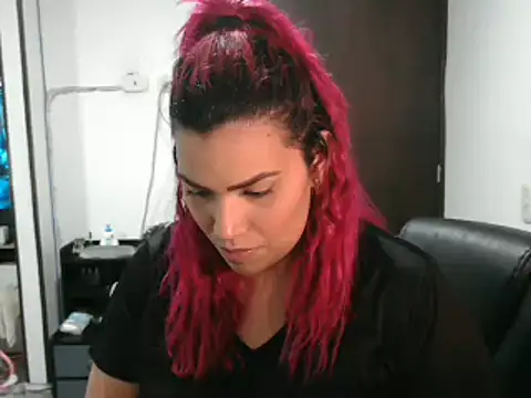 Snapshot of CarolinaRincon chatting on 02/27/25, 10:31 CarolinaRincon online show from 02/27/25, 10:31