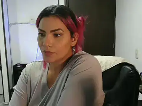 Snapshot of CarolinaRincon chatting on 03/01/25, 10:21 CarolinaRincon online show from 03/01/25, 10:21