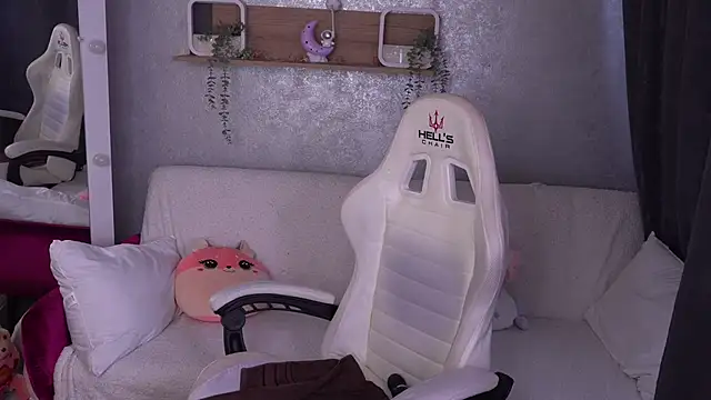 IsabellaFoxyy online show from 10/16/25, 12:39