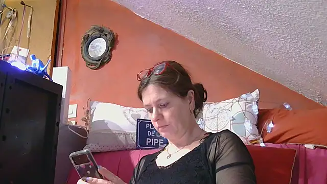 Snapshot of lanax chatting on 03/19/25, 12:23 lanax online show from 03/19/25, 12:23