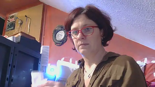 Snapshot of lanax chatting on 10/13/25, 12:38 lanax online show from 10/13/25, 12:38