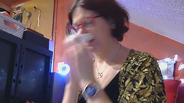 Snapshot of lanax chatting on 11/13/25, 01:10 lanax online show from 11/13/25, 01:10