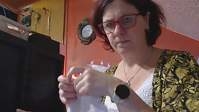 Snapshot of lanax chatting on 11/24/25, 01:44 lanax online show from 11/24/25, 01:44