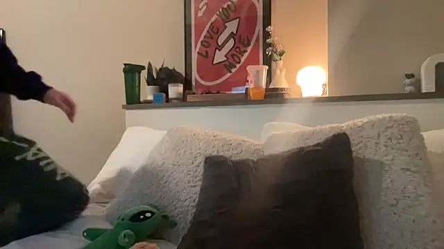 younghungginger online show from 12/28/24, 01:29