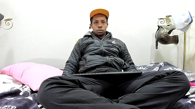 Snapshot of AlejoKhalifa_ chatting on 02/23/25, 09:33 AlejoKhalifa online show from 02/23/25, 09:33