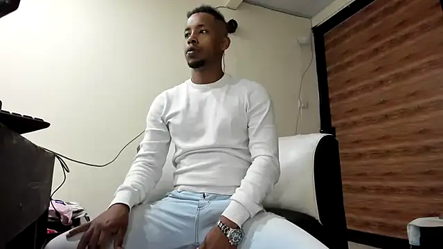 Snapshot of AlejoKhalifa_ chatting on 03/01/25, 09:51 AlejoKhalifa online show from 03/01/25, 09:51