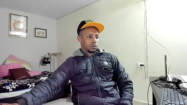 Snapshot of AlejoKhalifa_ chatting on 03/08/25, 03:02 AlejoKhalifa online show from 03/08/25, 03:02