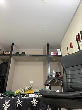 AlejoKhalifa  online show from 04/22/26, 10:28