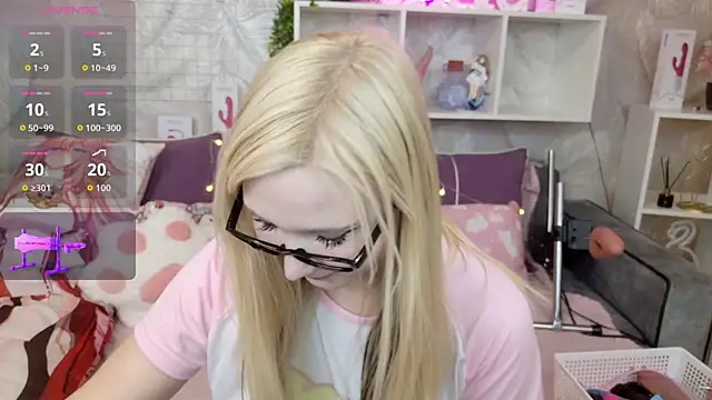 MeowkaKitty online show from 10/18/25, 01:30