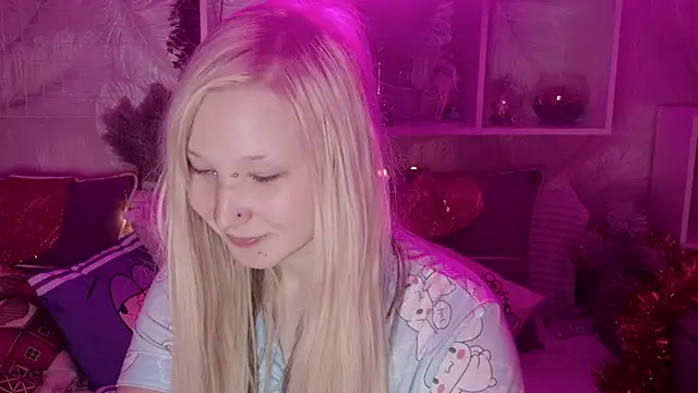 MeowkaKitty online show from 12/23/25, 01:47